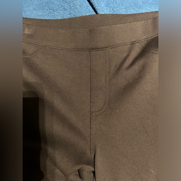 HUE black pants. Women’s Large. Elastic waist. False front pockets. Back pockets - Picture 6 of 7